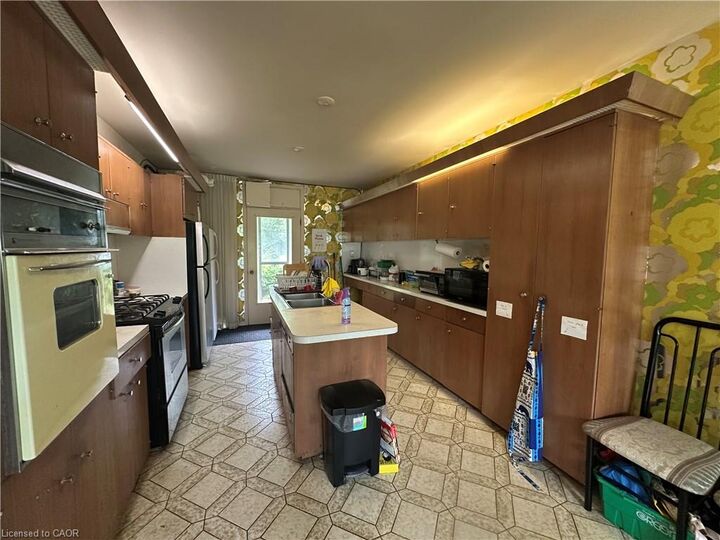 Property Photo: 11 Wilmont Court ON L8S 2T1
