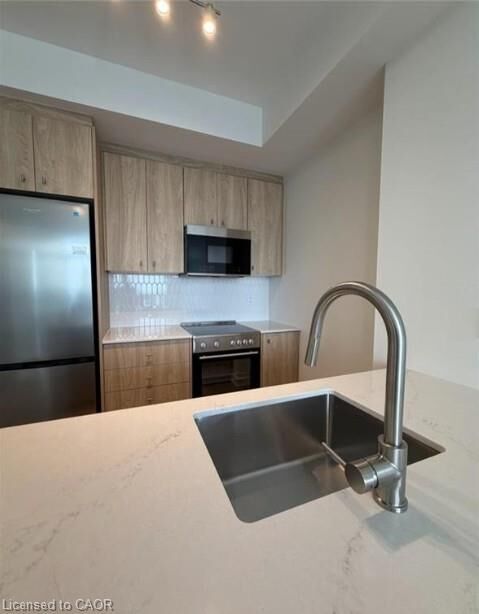 Property Photo:  25 Wellington Street S 3402  ON N2G 0G5 
