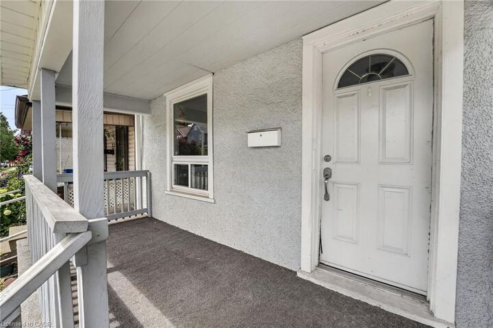 Property Photo:  39 Beechwood Avenue  ON L8L 2S5 