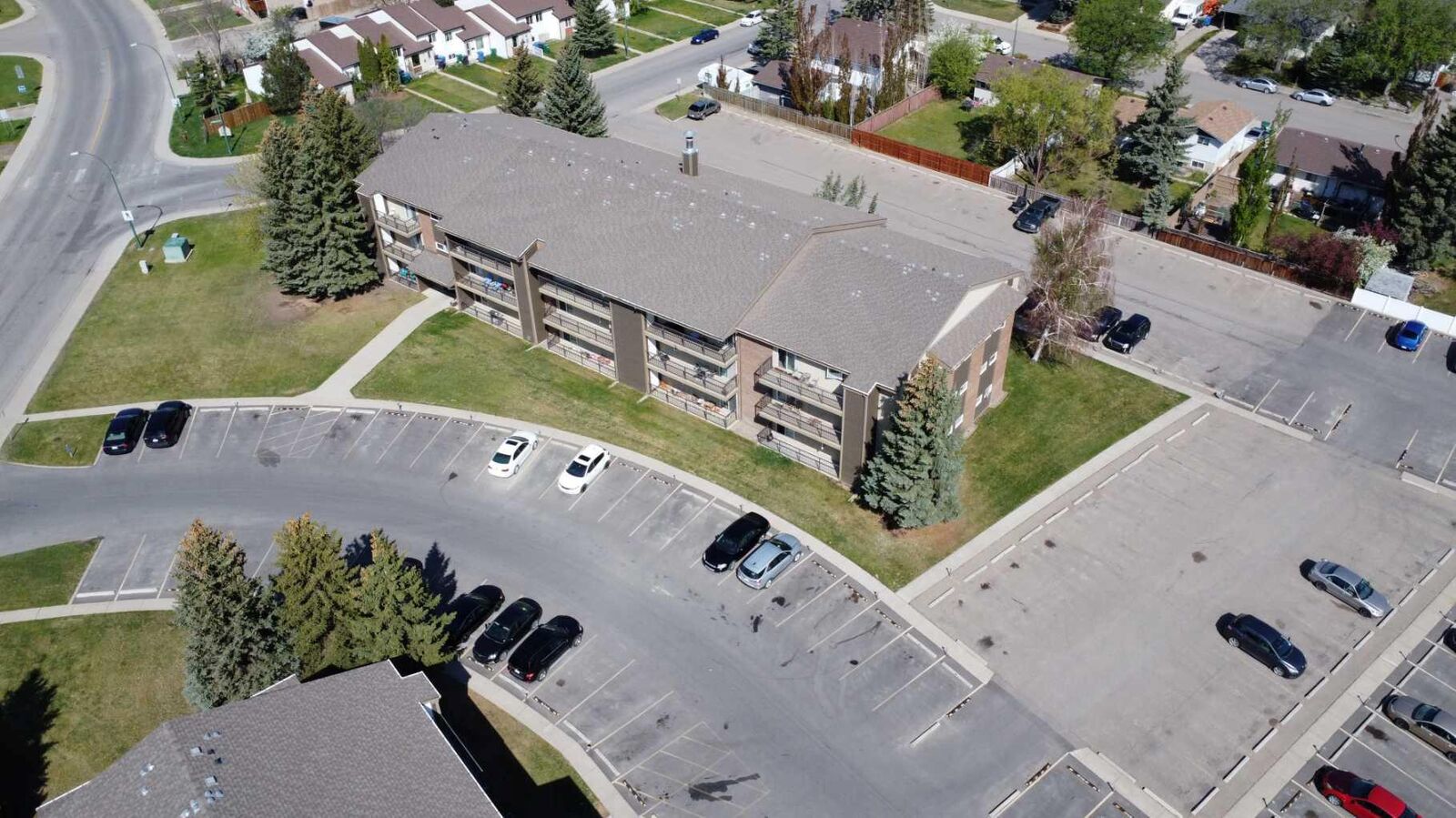 Property Photo:  405 Columbia Boulevard 301  AB T1K 4R6 