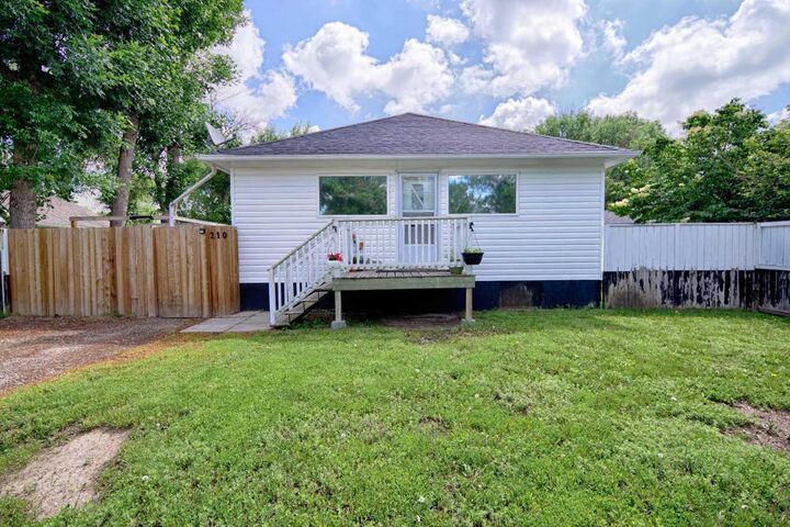 Property Photo: 210 7 Street N AB T0K 2K0