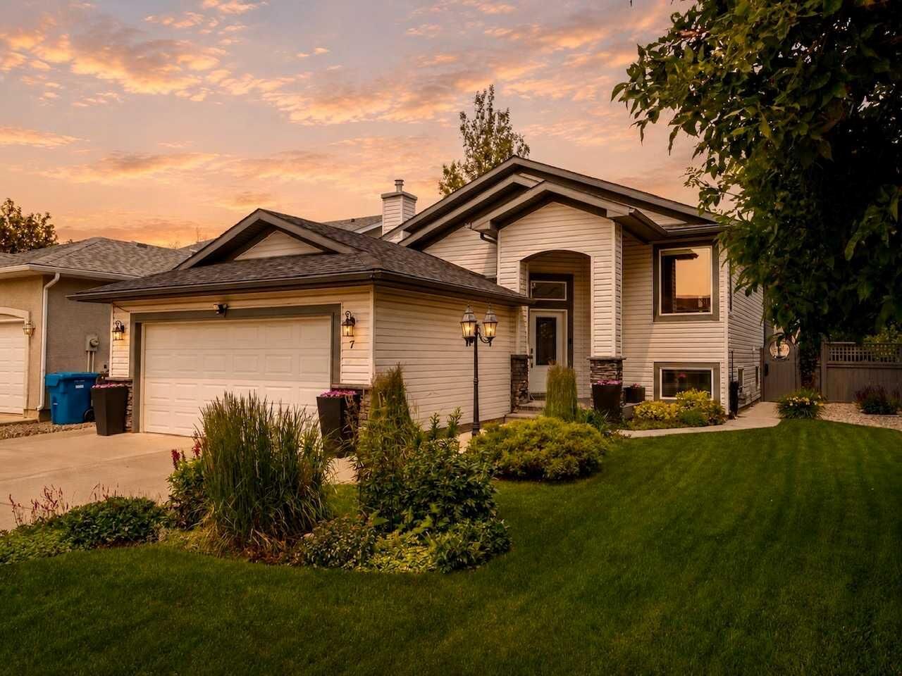 Property Photo: 7 Kodiak Boulevard N AB T1H 6S7