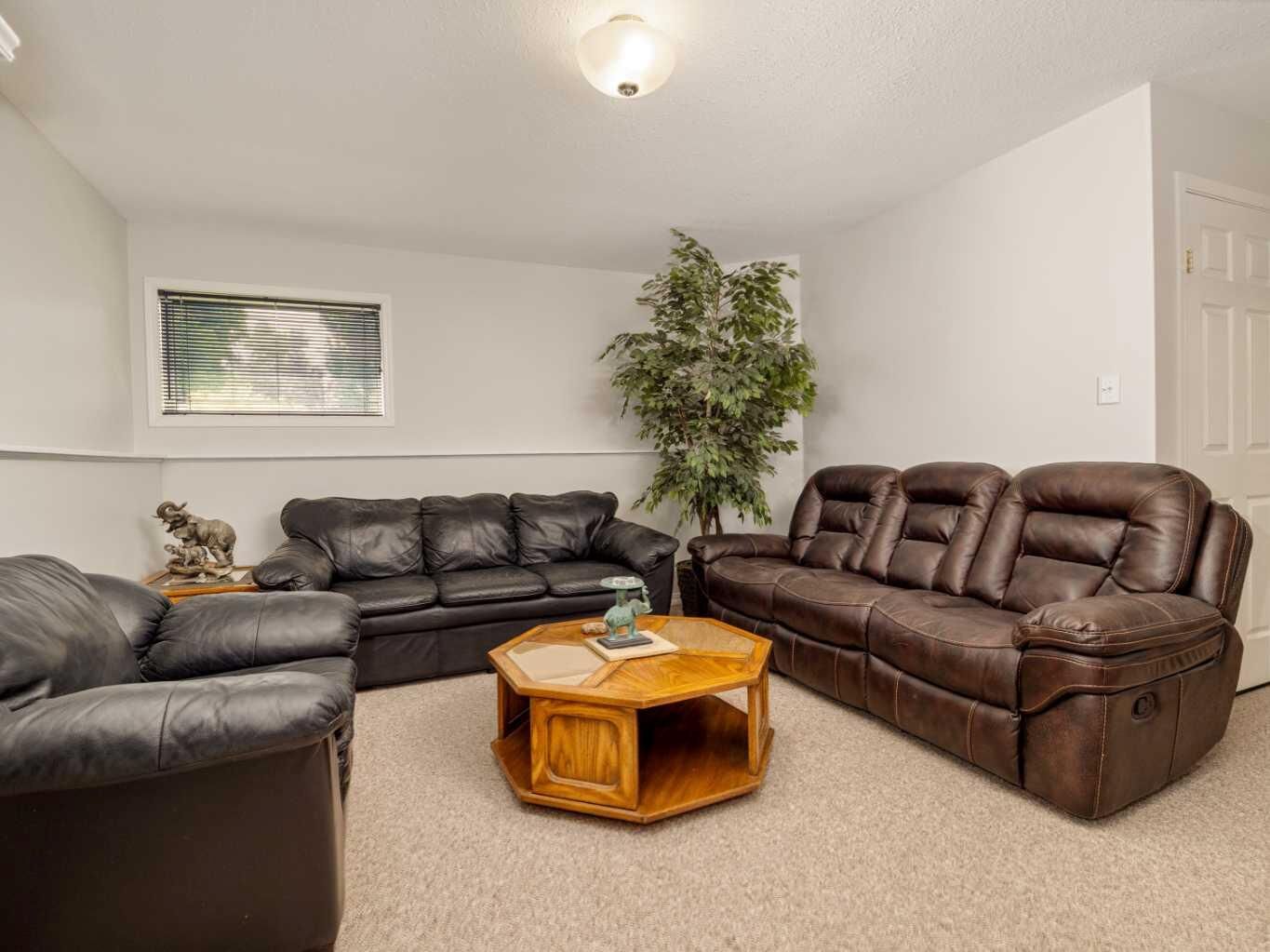 Property Photo: 7 Kodiak Boulevard N AB T1H 6S7