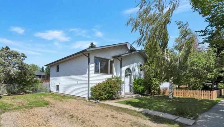 Property Photo: 4622 52 Avenue AB T0C 0J0