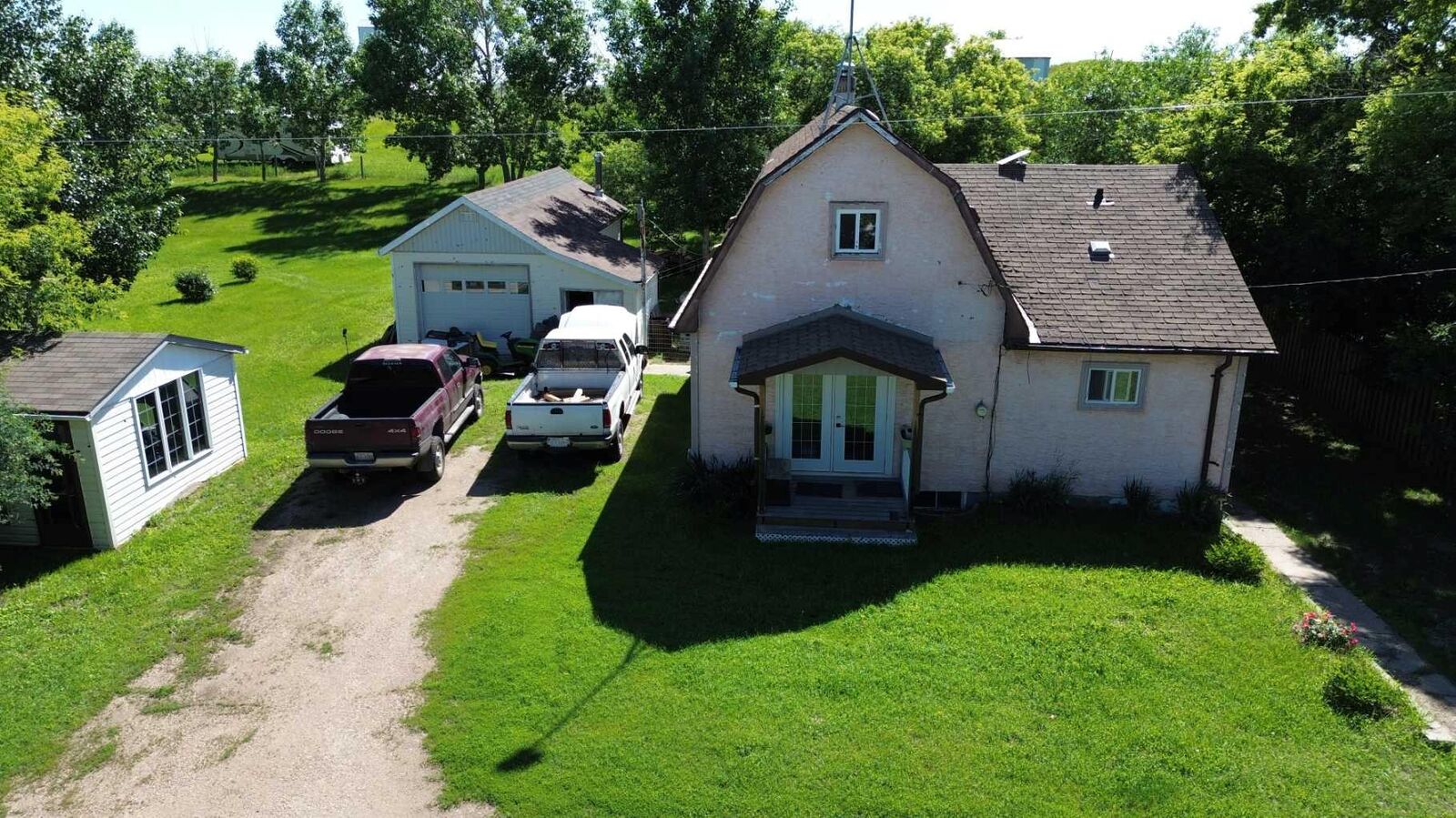 Property Photo: 34243 Clovelly Street AB T0C 0E0