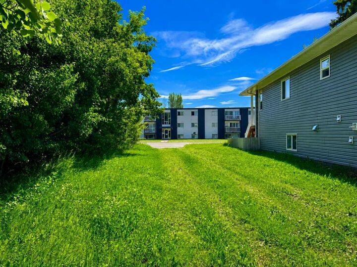 Property Photo: 9810 108 Avenue AB T8V 1N6