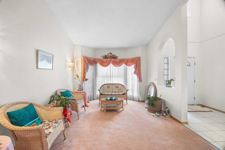 Property Photo: 107 Hampshire Close NW AB T3A 4X9