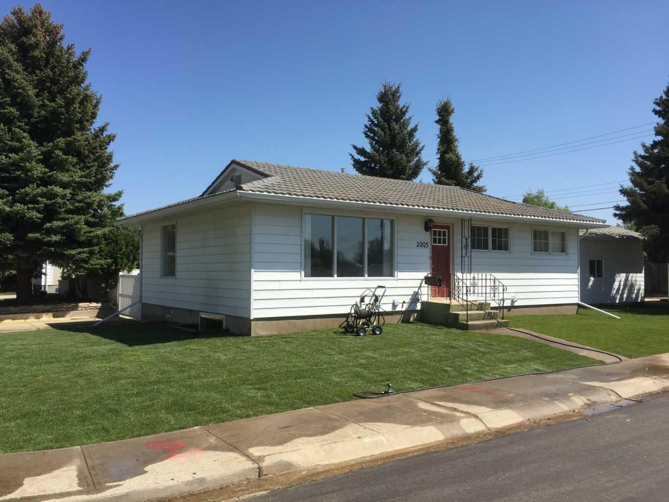 Property Photo: 2005 26 Street S AB T1K 2N8
