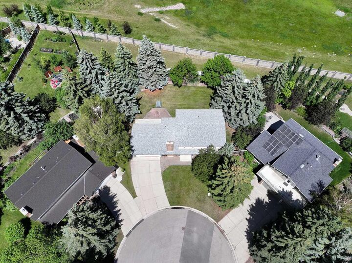 Property Photo: 540 Varsity Estates Place NW AB T3B 3C1