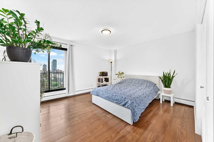 Property Photo:  1330 15 Avenue SW 1106  AB T3C 3N7 