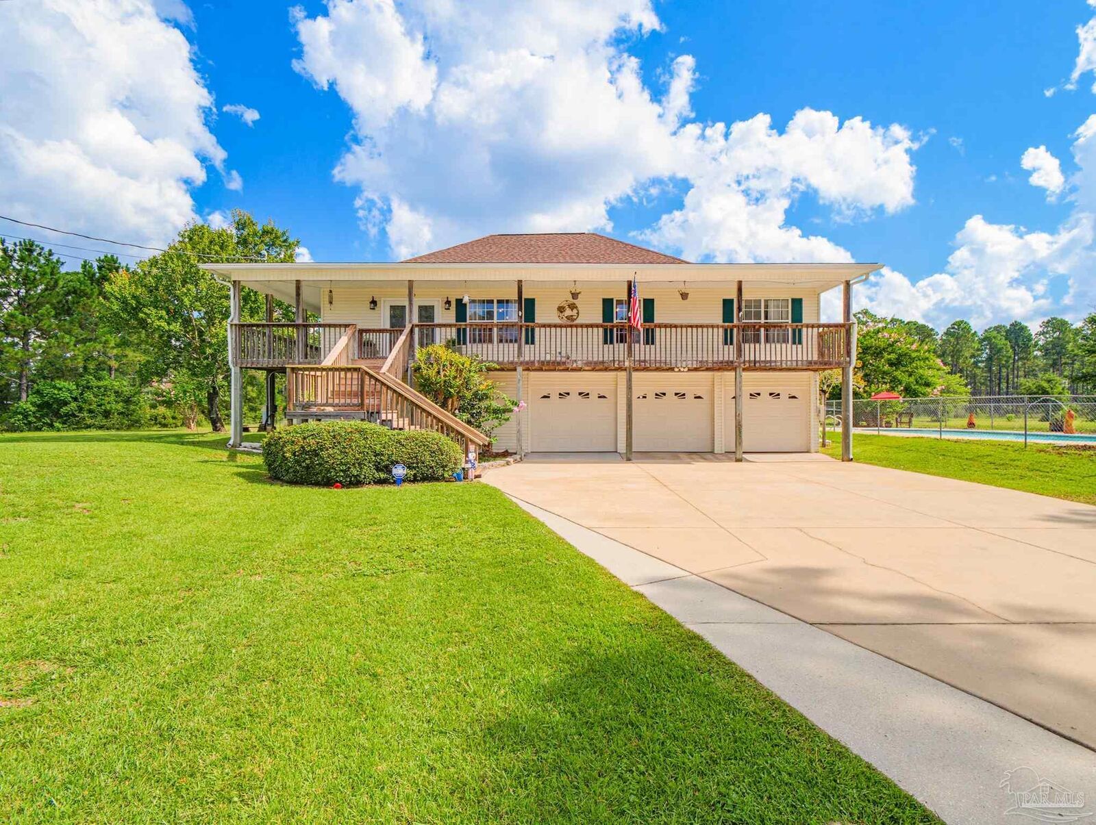 Property Photo: 8110 Virginia Ln FL 32583