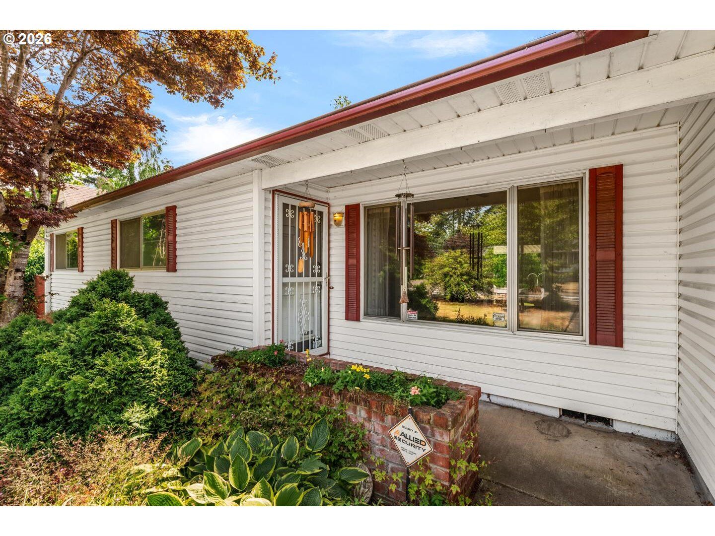 Property Photo: 11064 SE Market St OR 97216