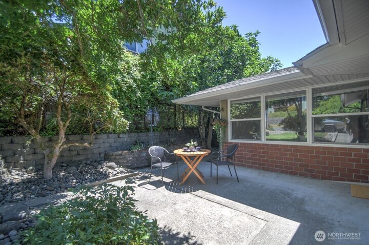 Property Photo: 1335 5th Avenue SE WA 98501
