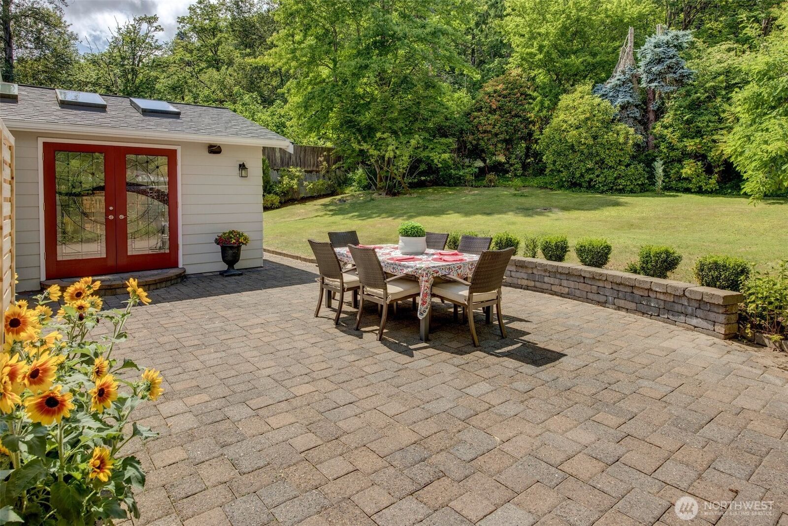 Property Photo:  7616 SE 37th Place  WA 98040 