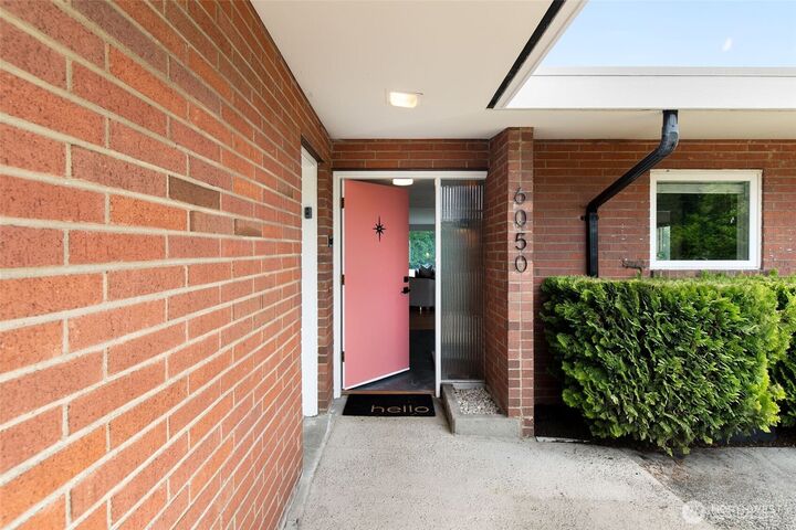 Property Photo: 6050 43rd Avenue NE WA 98115