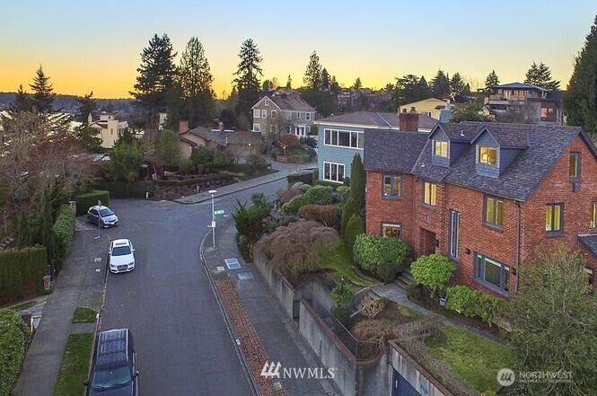 Property Photo: 4105 55th Avenue NE WA 98105