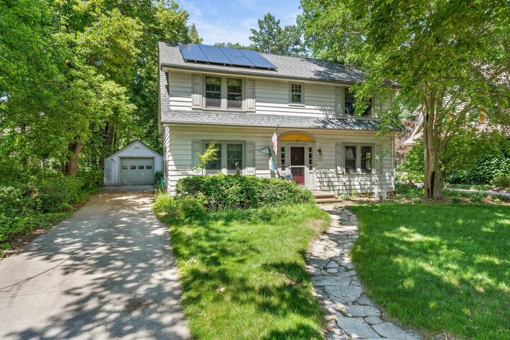 Property Photo:  932 E Commercial Street  WI 54911-5244 