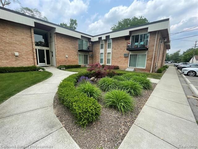 Property Photo:  4200 Rochester Road 106  MI 48073 