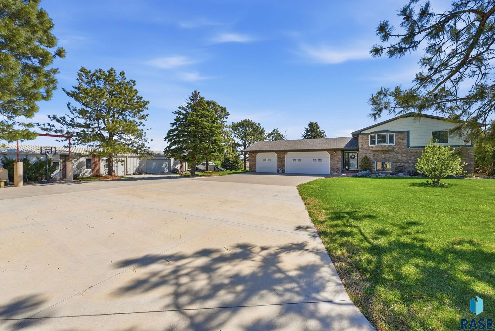 Property Photo: 26574 466th Ave SD 57106-6903