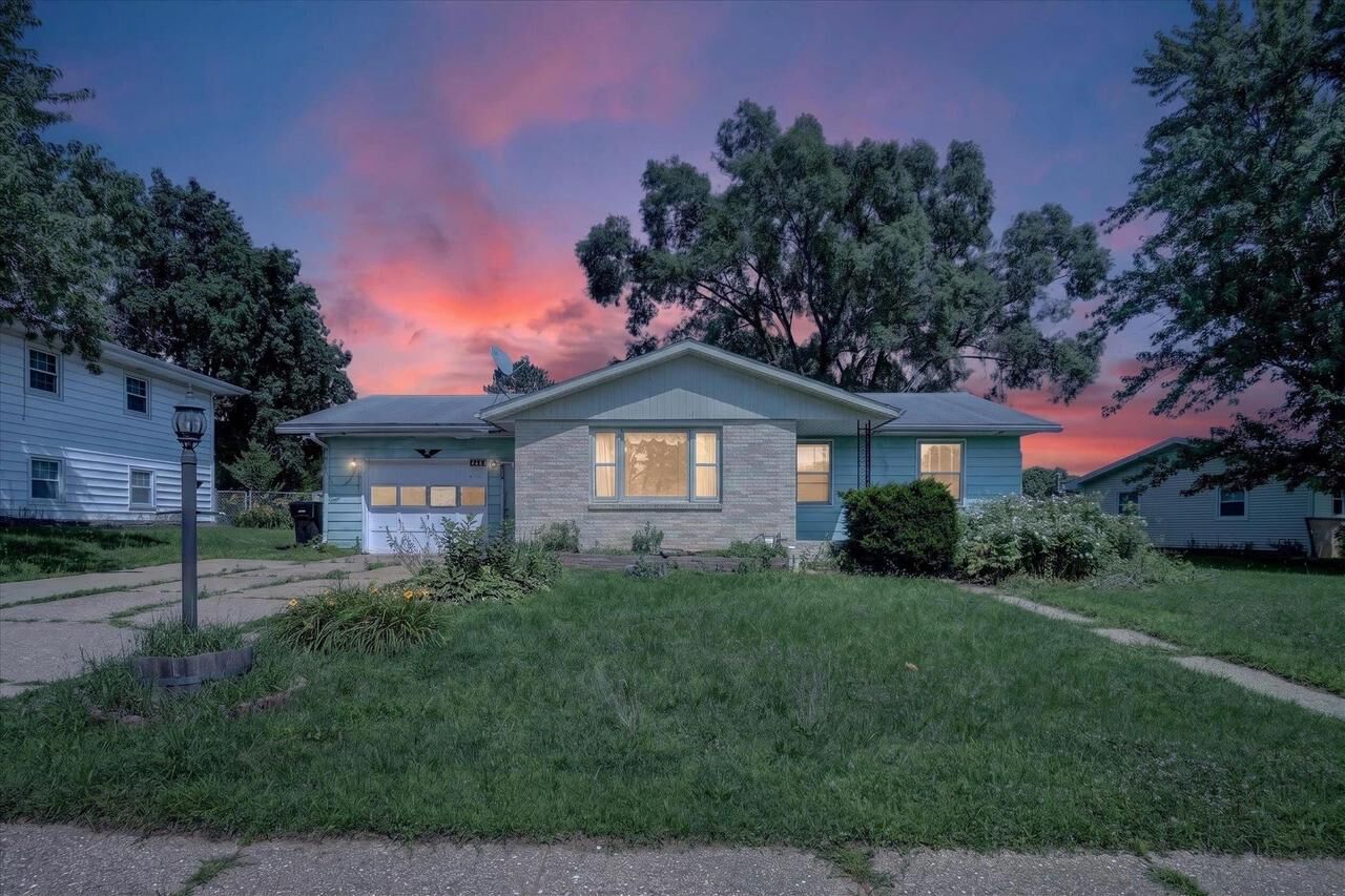 Property Photo: 1941 Masters Street WI 53511