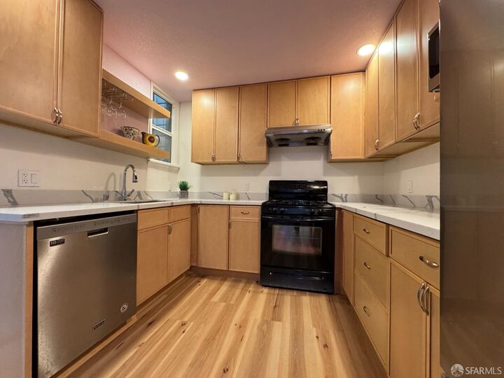 Property Photo:  2719 Hyde Street  CA 94118 