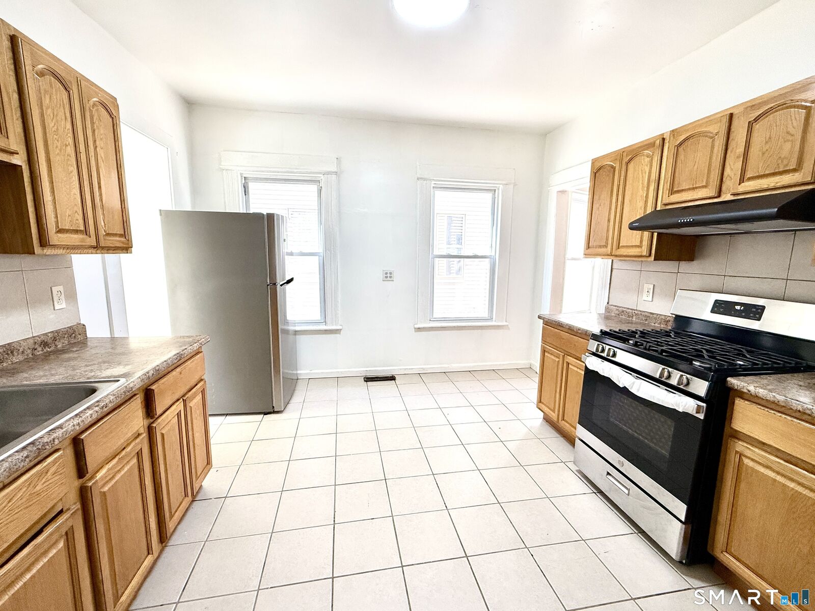 Property Photo:  202 Sixth Street 1st Fl  CT 06607 