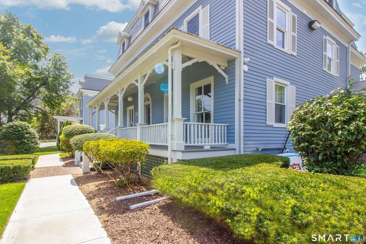 Property Photo: 260 Riverside Avenue 6 CT 06880