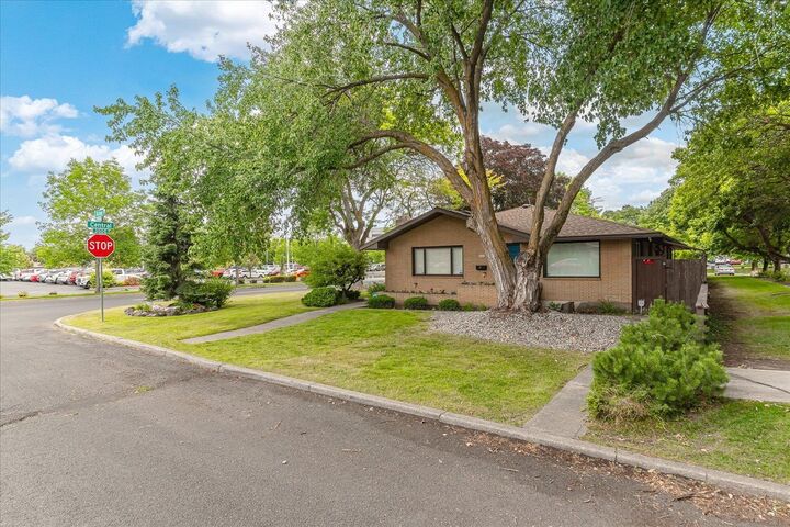 Property Photo: 5905 N Astor St 325 E Central WA 99208