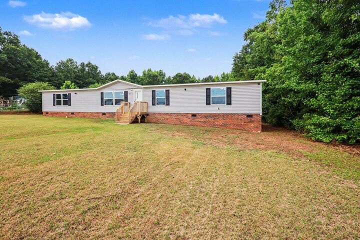Property Photo: 205 Dillon Street SC 29323