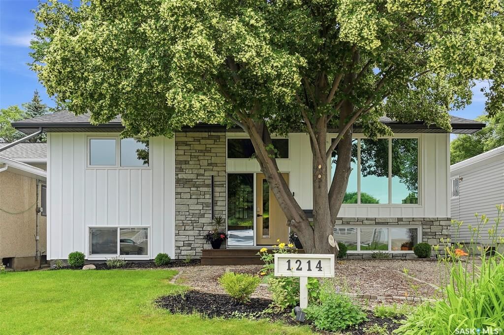 Property Photo: 1214 Elevator Road SK S7M 3X2
