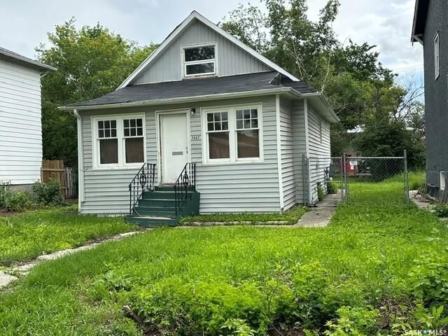 Property Photo: 1447 Elphinstone Street SK S4T 3M7