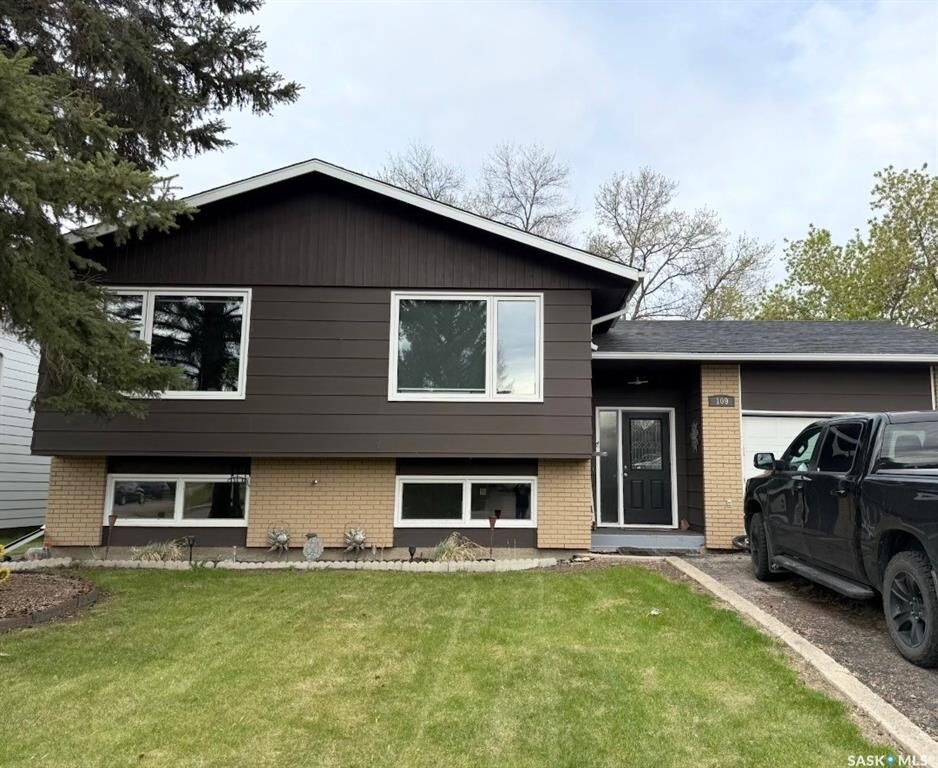 Property Photo:  109 Stewart Crescent  SK S3N 3J4 