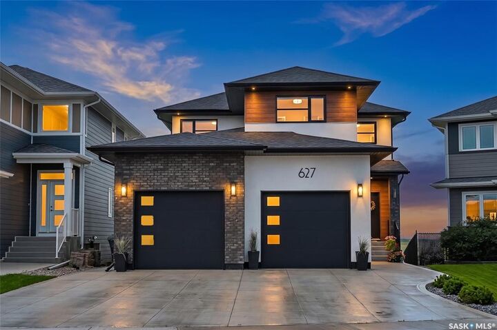 627 Fast Crescent — photo 1