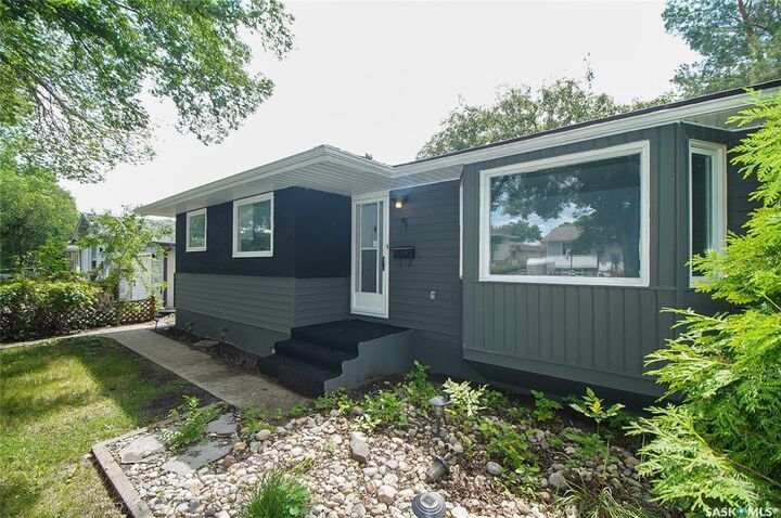 Property Photo: 61 Bannister Avenue SK S4R 5K8