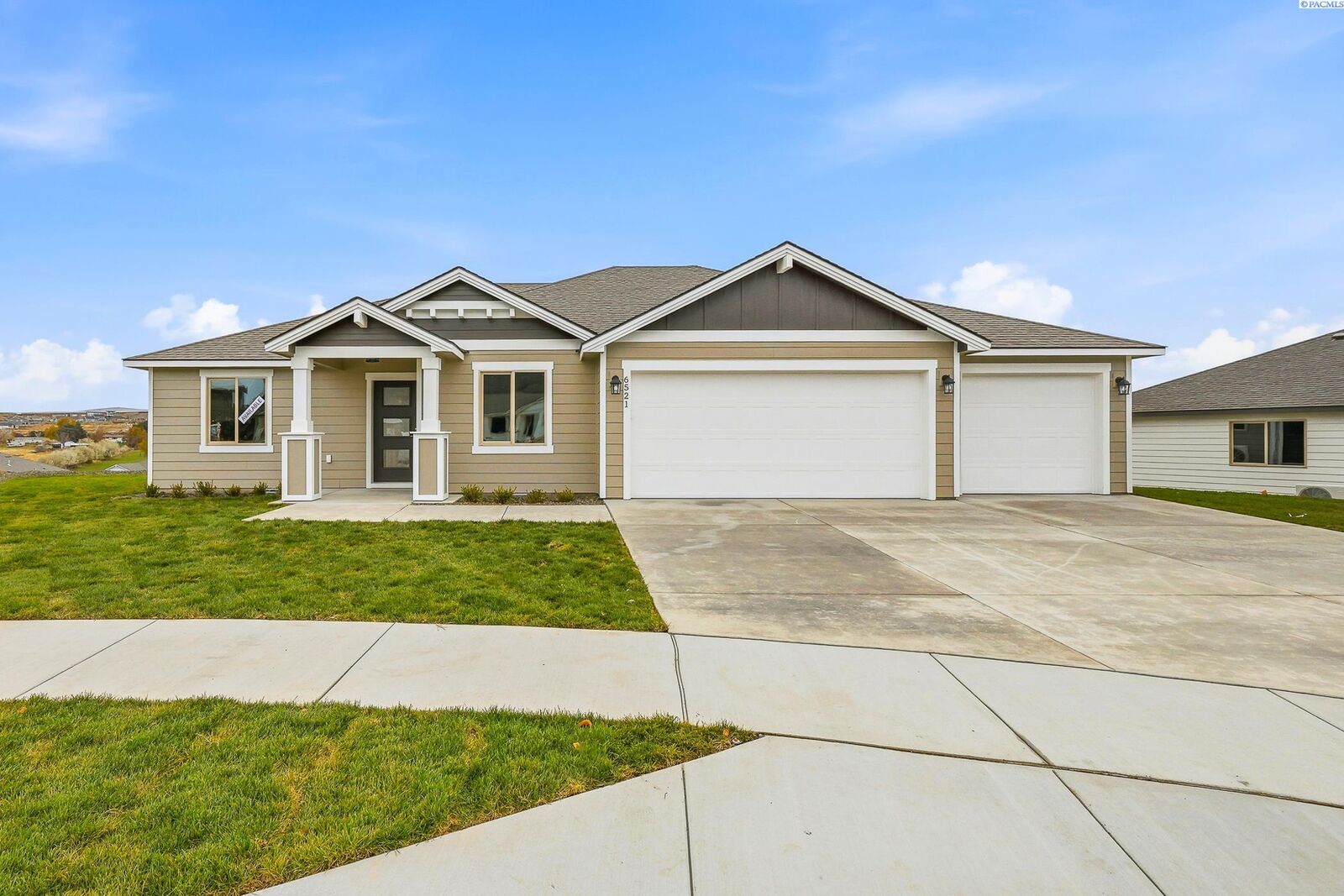 Property Photo: 6521 W 29th Ct WA 99338