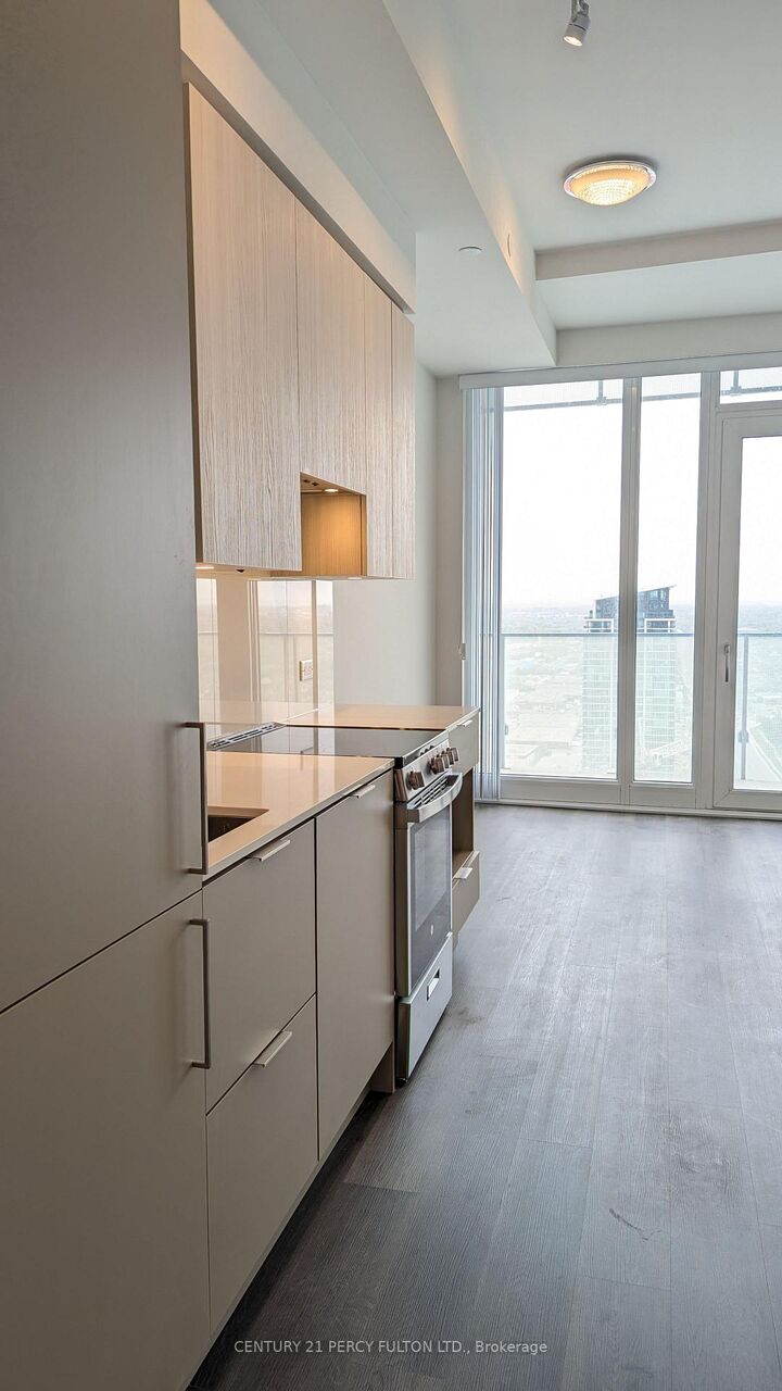Property Photo: 3900 Confederation Parkway 3008 ON L5B 0M3