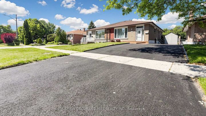 Property Photo: 19 Ascot Avenue ON L6T 2P3
