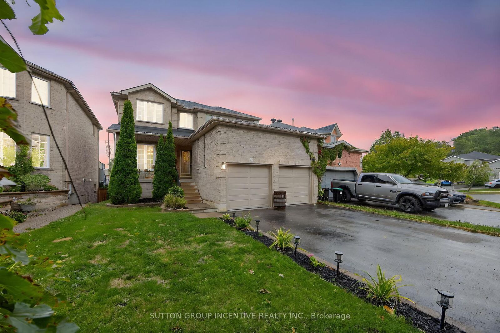 Property Photo: 4 Dunnett Drive ON L4N 0H8