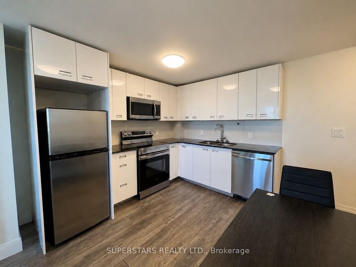 Property Photo:  652 Princess Street 1012  ON K7L 1E5 