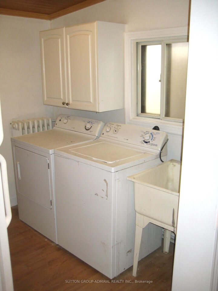 Property Photo:  238 Lumsden Avenue Upper  ON M4C 2K4 