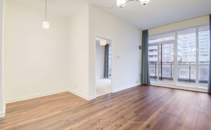 Property Photo:  4070 Confederation Parkway 606  ON L5B 0E9 