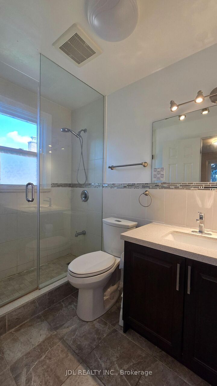Property Photo:  68 Meadowview Avenue Room Mb  ON L3T 1K7 