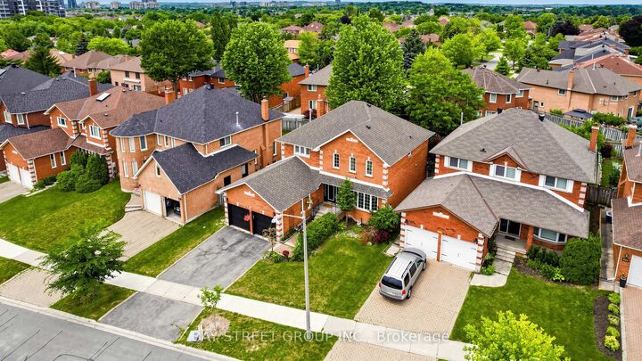 Property Photo: 26 Kew Gardens ON L4B 1R6