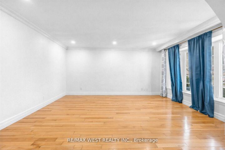 Property Photo: 578 Bellamy Road N ON M1H 1G4
