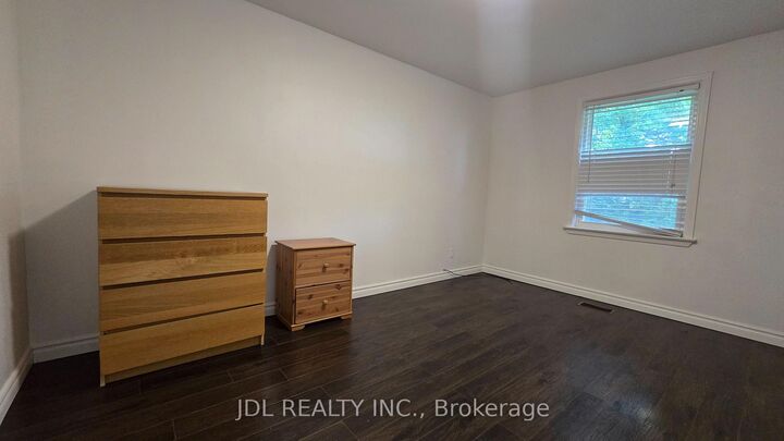 Property Photo:  68 Meadowview Avenue Room Mc  ON L3T 1K7 