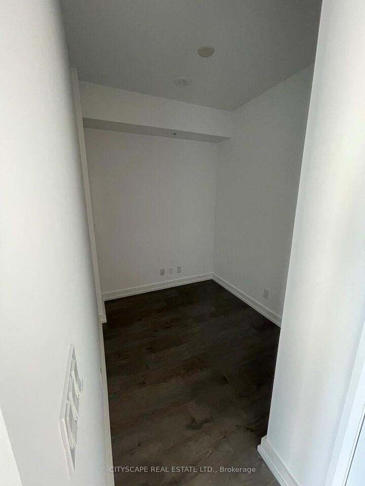 Property Photo:  75 James Street 1816  ON L8P 4Z5 