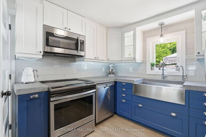 Property Photo:  147 Murphy Road Main Unit  ON L0M 1B1 