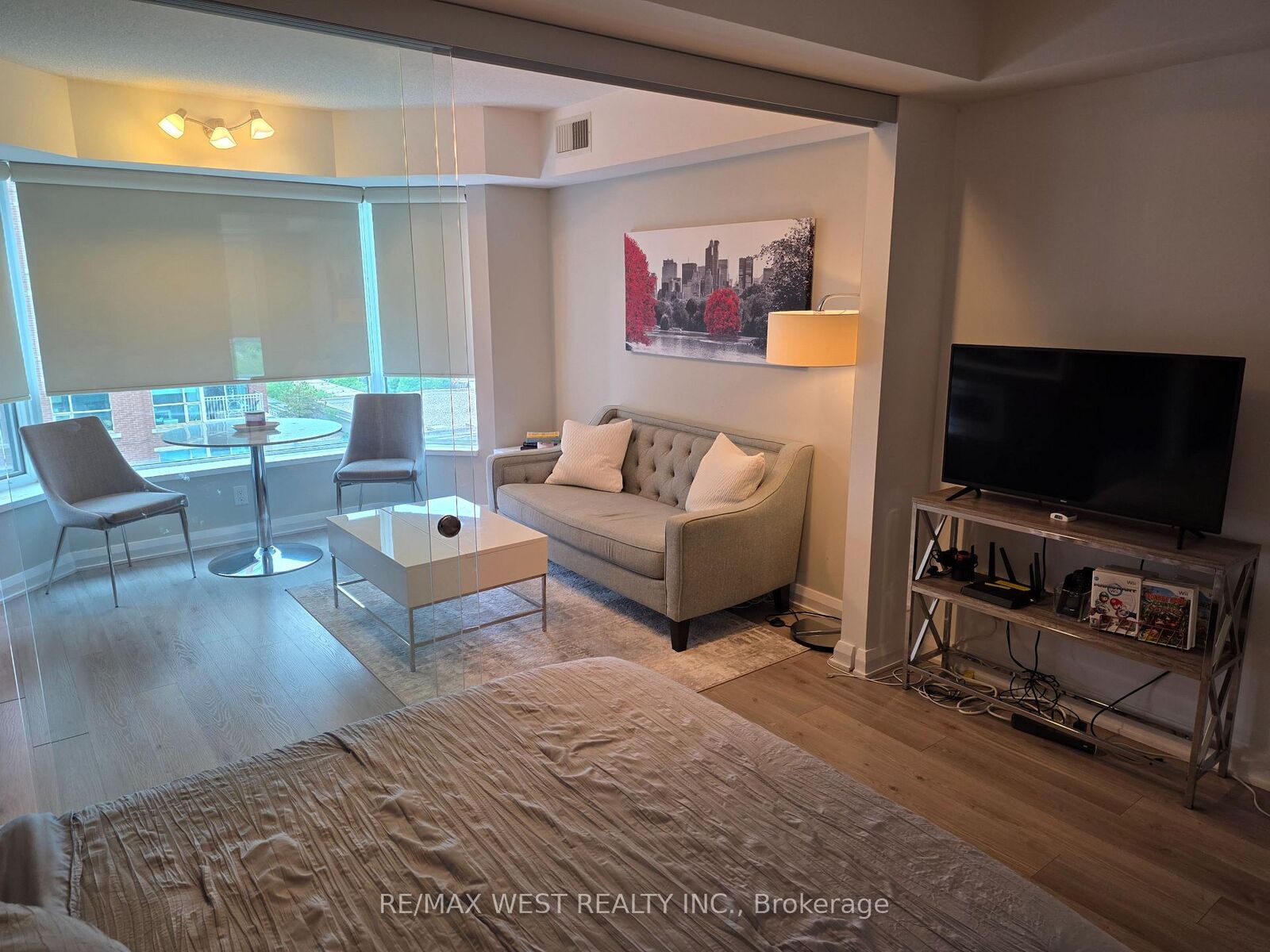 Property Photo:  155 Yorkville Avenue 1416  ON M5R 0B4 