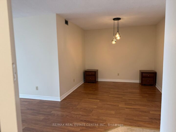 Property Photo: 3605 Kariya Drive S 412 ON L5B 3J4