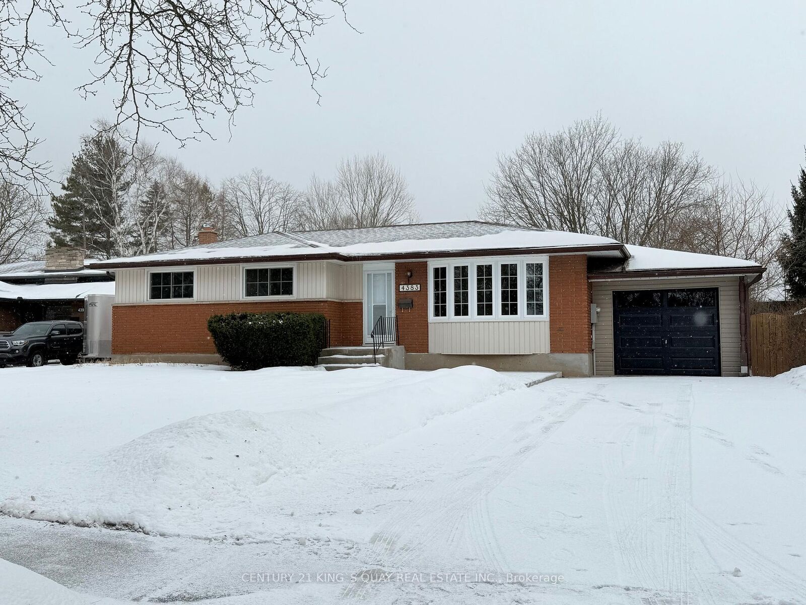 Property Photo:  4383 Petrie Court Upper  ON L2E 6L8 